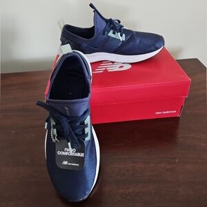 New Balance Nergize Sport Sneakers, size 9.5 in Navy Blue